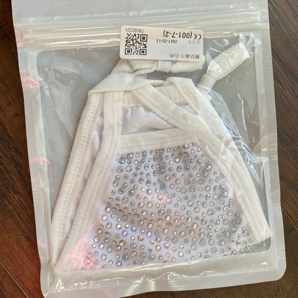 White sparkle cloth mask